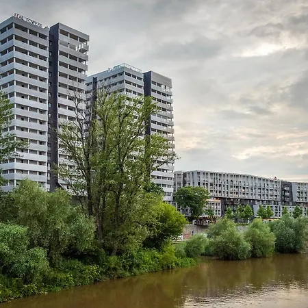 Apartamenty-wroc Atal Towers شقة
